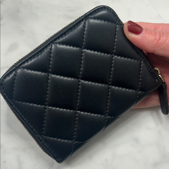 Designer-inspired mini zip wallet - Picture 6 of 8